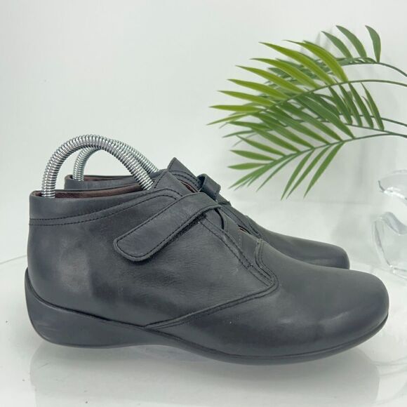 Wolky Bia Chelsea Ankle Boots Women's 39 8 Black Leather Booties Wedge - Picture 2 of 14